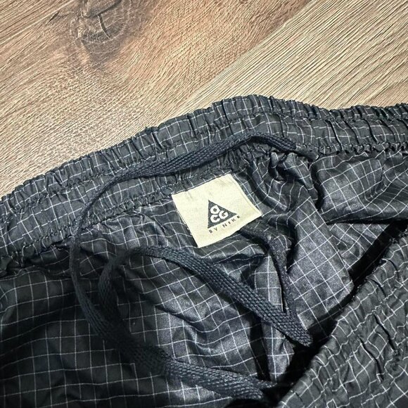 Nike ACG Black Plaid-Striped Trackpants – Vintage – Size M - Picture 7 of 8